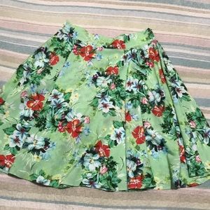 EUC midi floral skirt with pockets